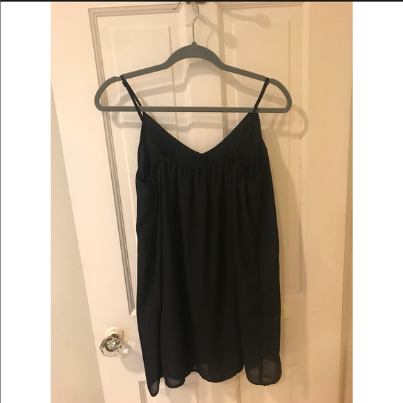 Simple Black Dress - Picture 2 of 3